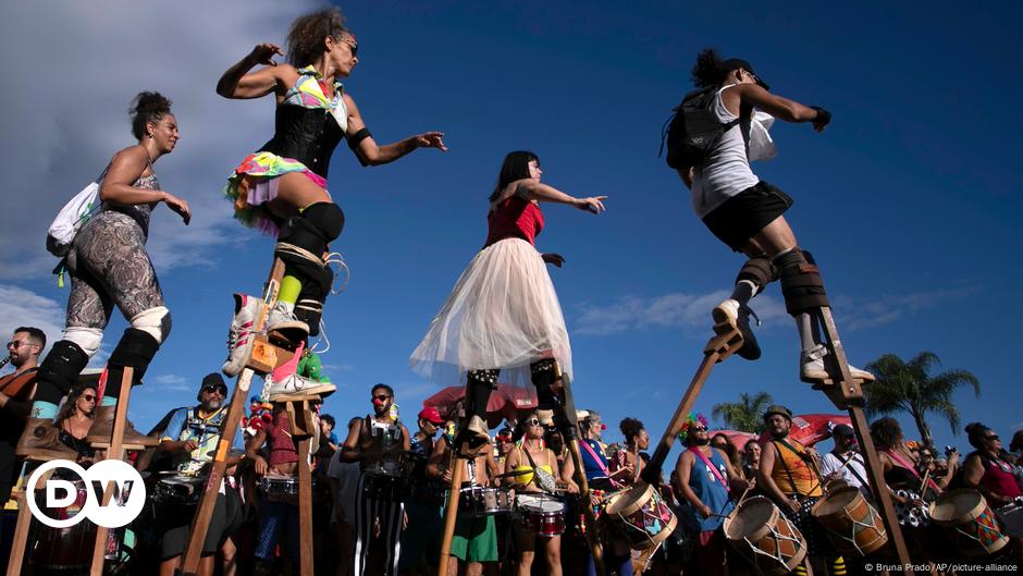 A brief history of stilt&nbsp;walking