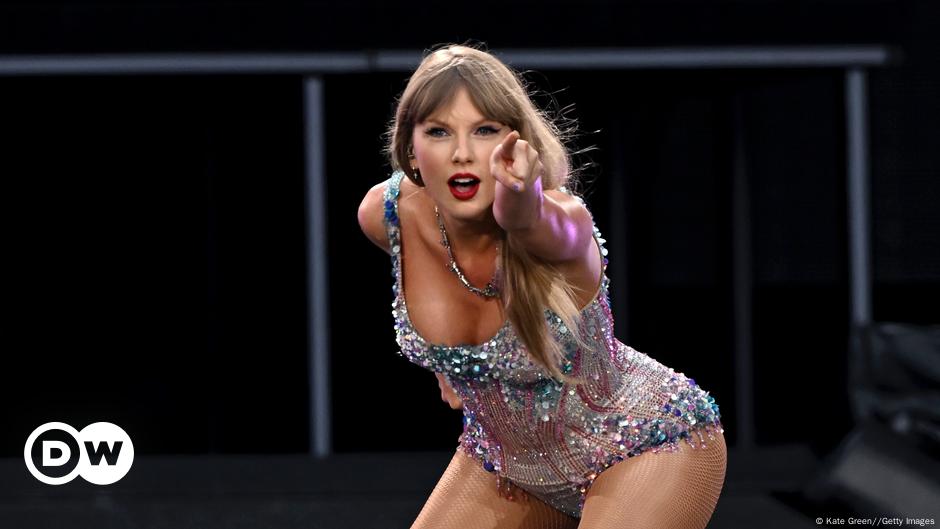 Taylor Swift returns to stage after foiled terror&nbsp;plot