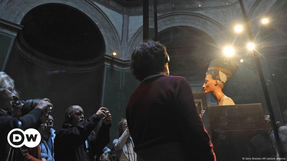 Egyptian scientist starts petition to return Nefertiti&nbsp;bust